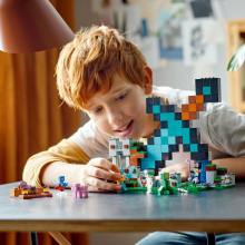                             LEGO® Minecraft® 21244 Rytířská základna                        