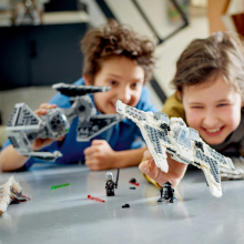                             LEGO® Star Wars™ 75348 Mandalorianská stíhačka třídy Fang proti TIE Interceptoru                        