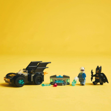                             LEGO® DC Batman™ 76301 Batman™ a Batmobil vs. Mr. Freeze™                        