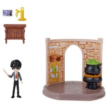                             Harry Potter Učebňa miešania elixírov s figúrkou Harryho                        