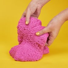                             Kinetic Sand balenie trblietavého ružového piesku 0,9 kg                        