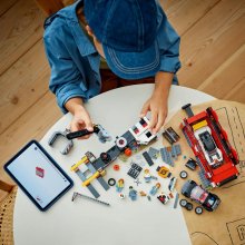                             LEGO® City 60472 Vrakovisko s autami                        