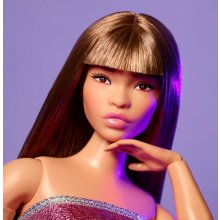                             Barbie Looks Brunetka v ružových mini šatách                        