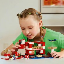                             LEGO® Minecraft® 21270 Krávomorský domček                        