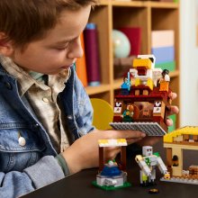                             LEGO® Minecraft® 21273 Balón v podobe ďasa a útok na dedinu                        