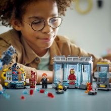                             LEGO® Marvel 76315 Iron Man a jeho laboratórium: Sieň brnenia                        