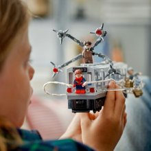                             LEGO® | Marvel 76321 Spider-Man vs. Doc Ock: Scéna v metre                        