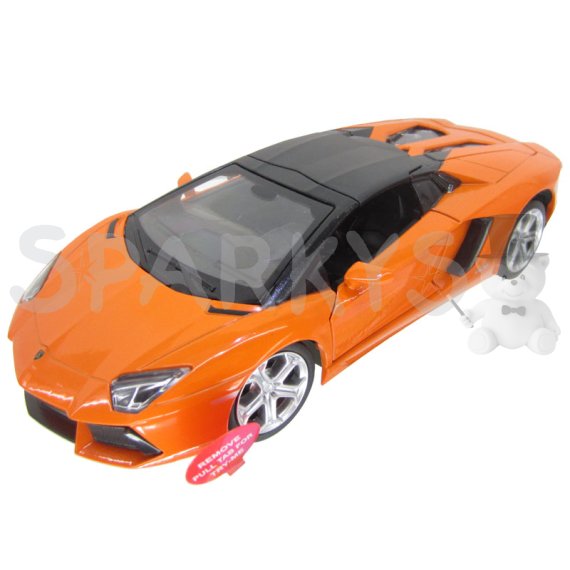 Kovový model - 1:24 Lamborghini Aventador LP700-4 Roadster                    